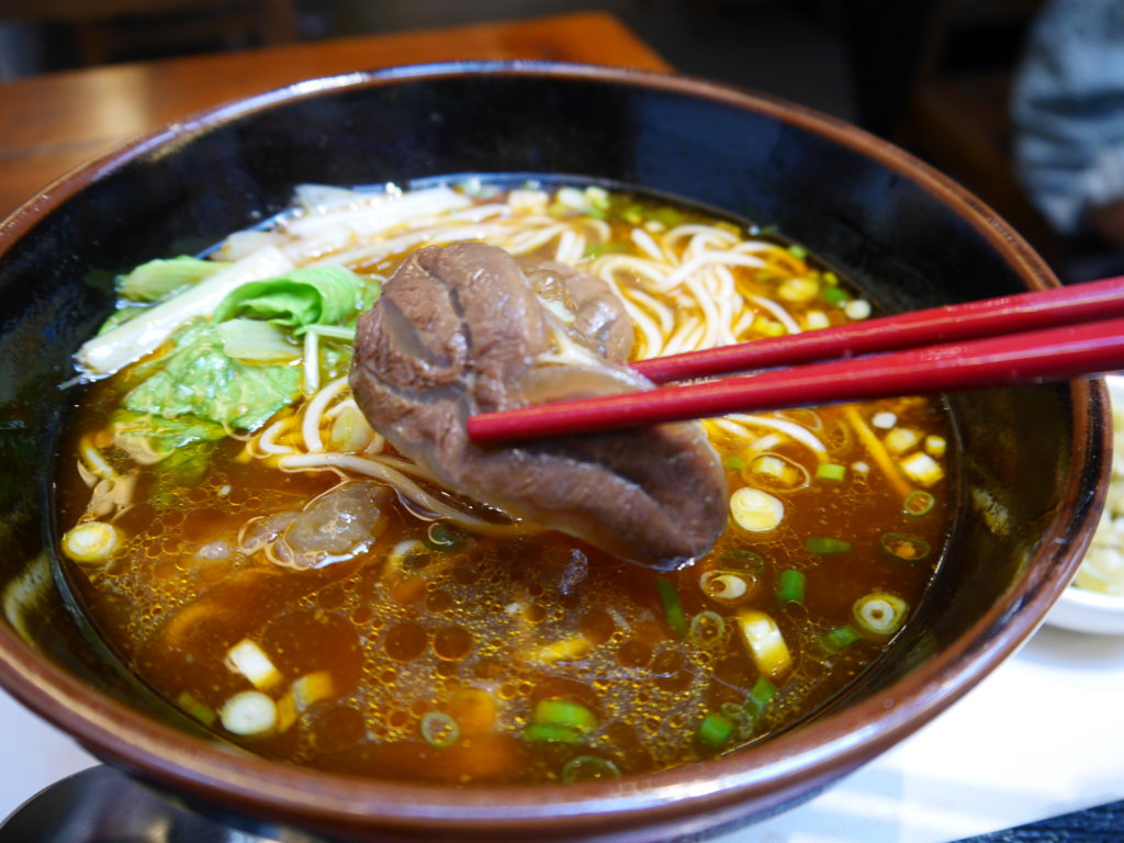 春水堂一号店の牛肉麺の牛肉