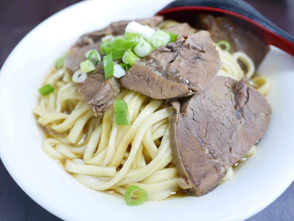 高雄の港園牛肉麺のばんみえん