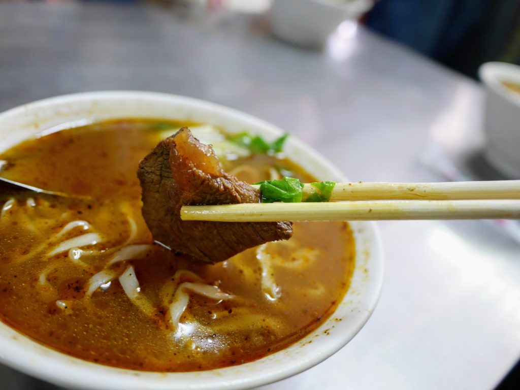 正宗紅焼牛肉麺の牛肉麺の牛肉